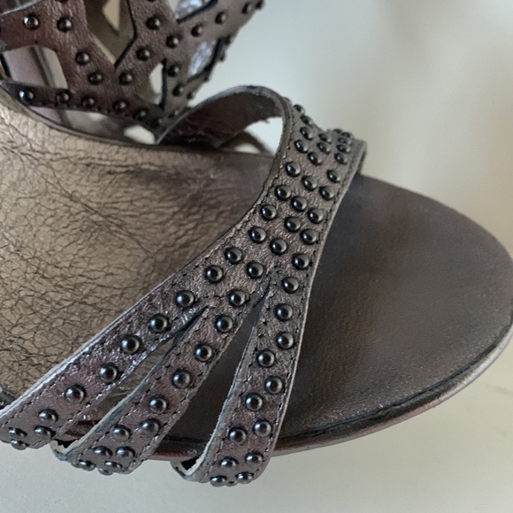 Woman’s shoe pewter - Picture 5 of 8